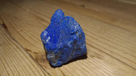 Pierre de lapis-lazuli brute de 250.5g