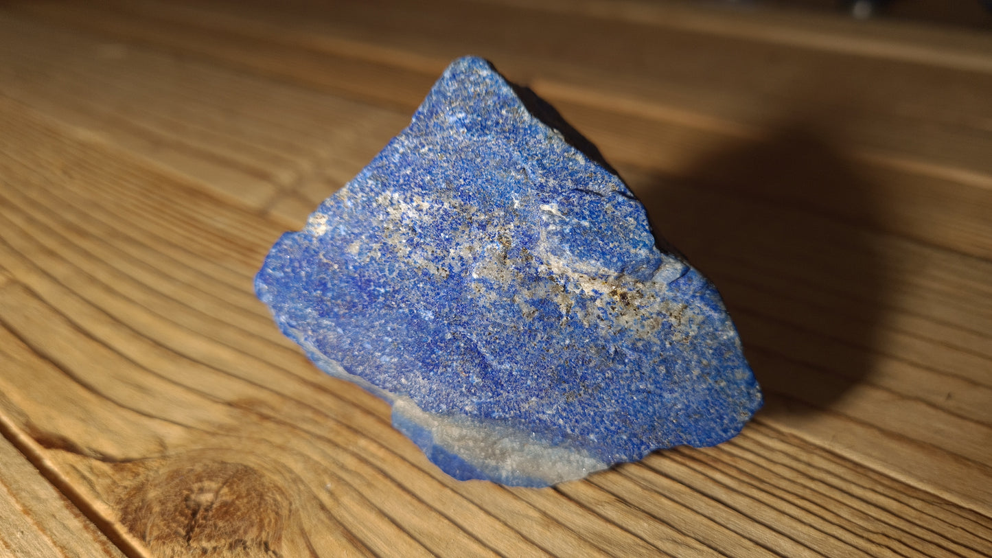 Pierre de lapis-lazuli brute de 250.5g