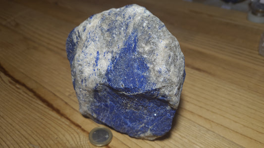 Pierre de lapis-lazuli brute de 1475g