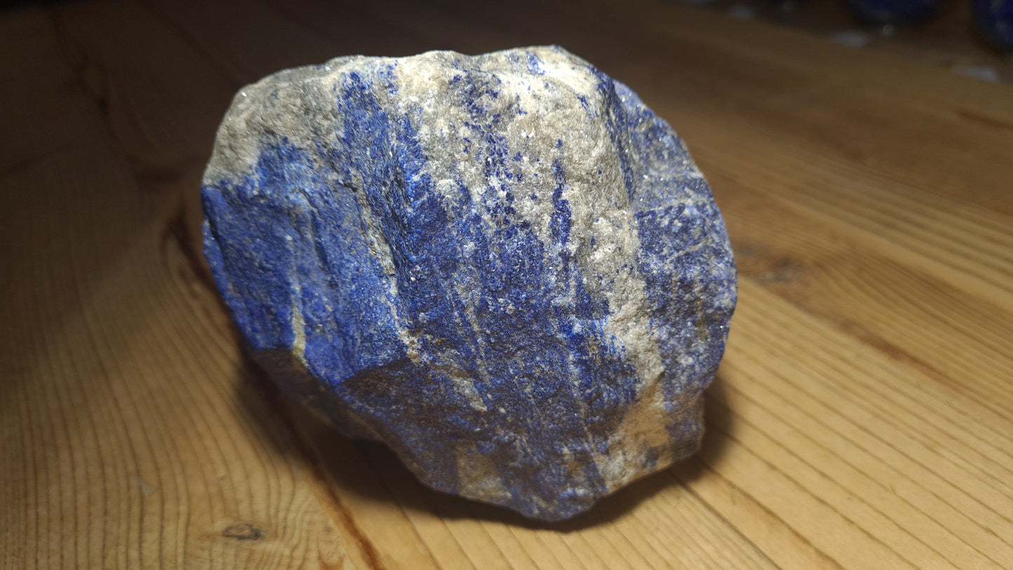 Pierre de lapis-lazuli brute de 1475g