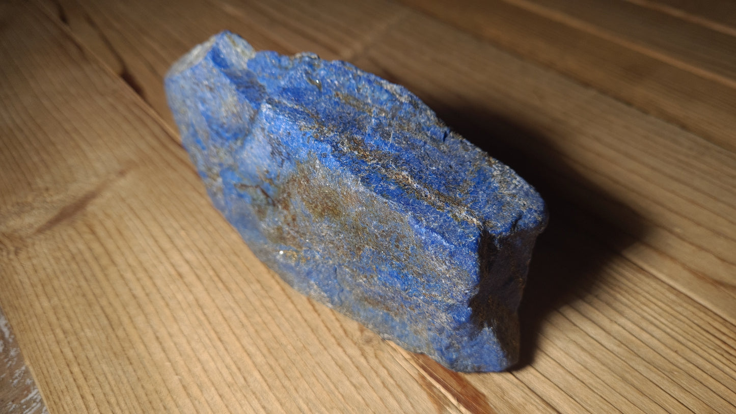 Pierre de lapis-lazuli brute de 540g