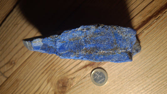 Pierre de lapis-lazuli brute de 540g