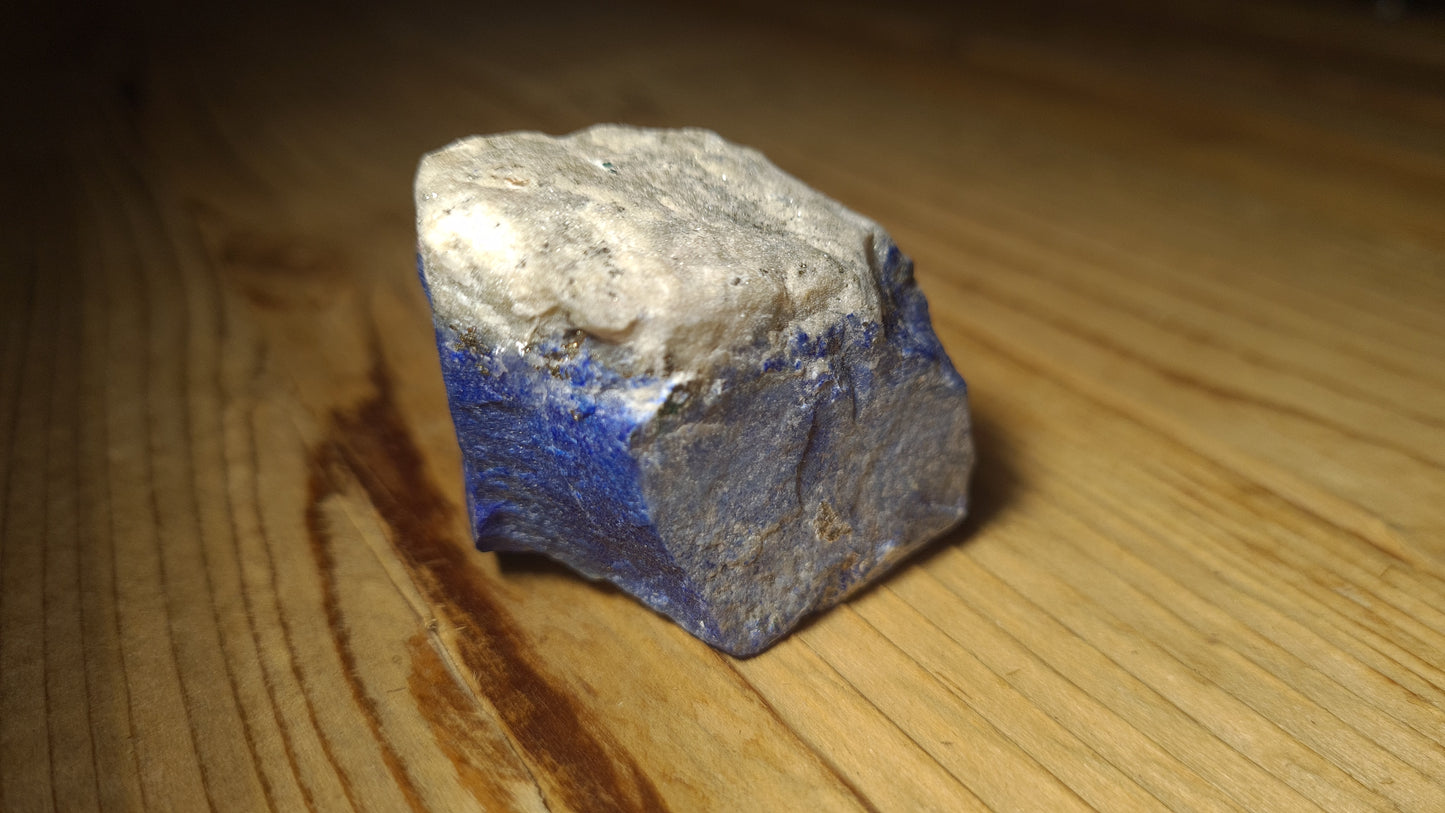 Pierre de lapis-lazuli brute de 83.6g