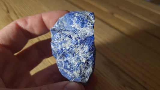 Pierre de lapis-lazuli brute de 150g