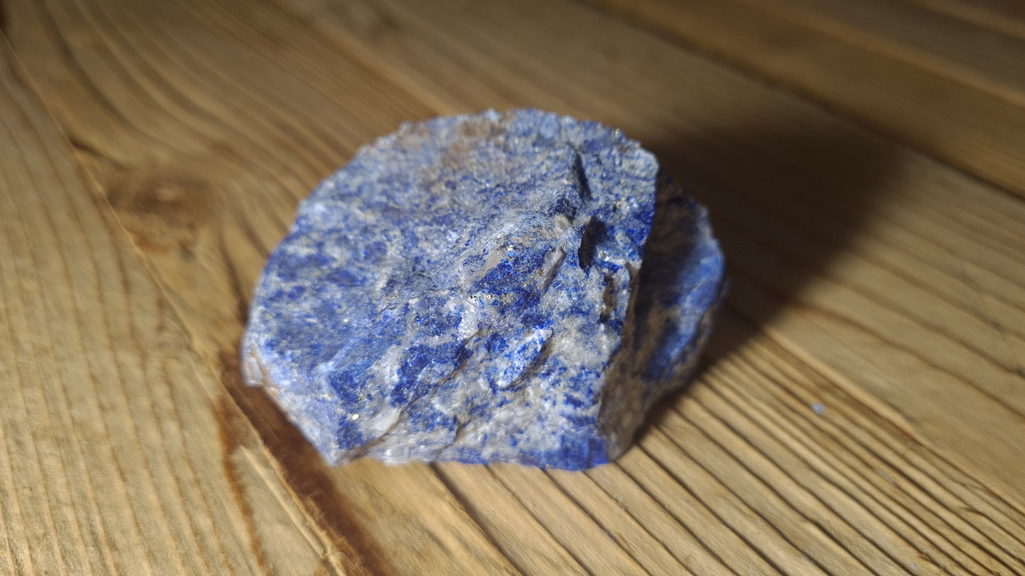 Pierre de lapis-lazuli brute de 150g