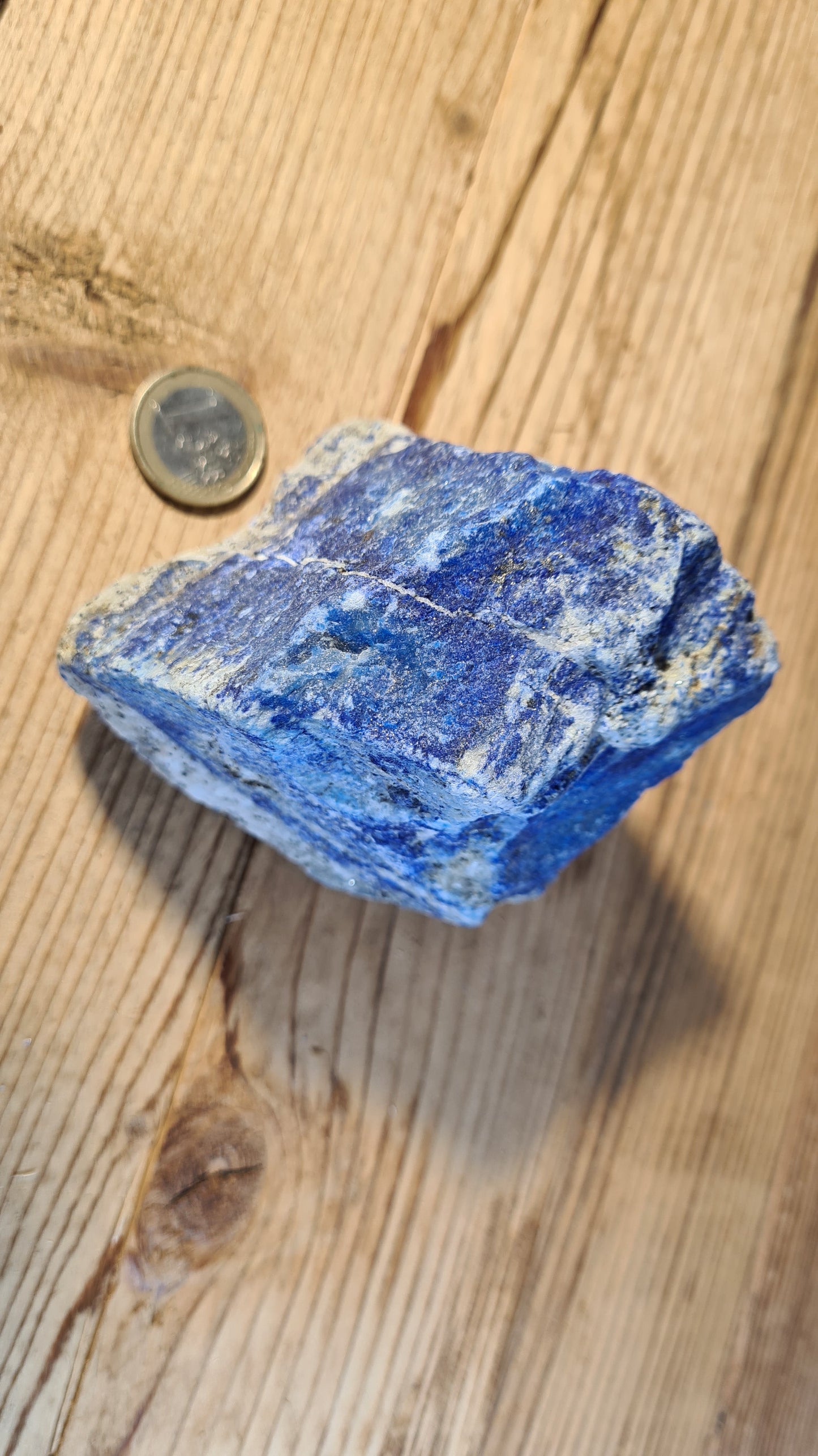 Pierre de lapis-lazuli brute de 553g