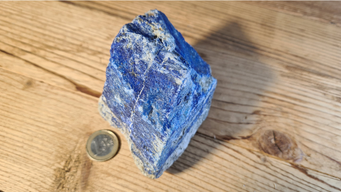 Pierre de lapis-lazuli brute de 553g