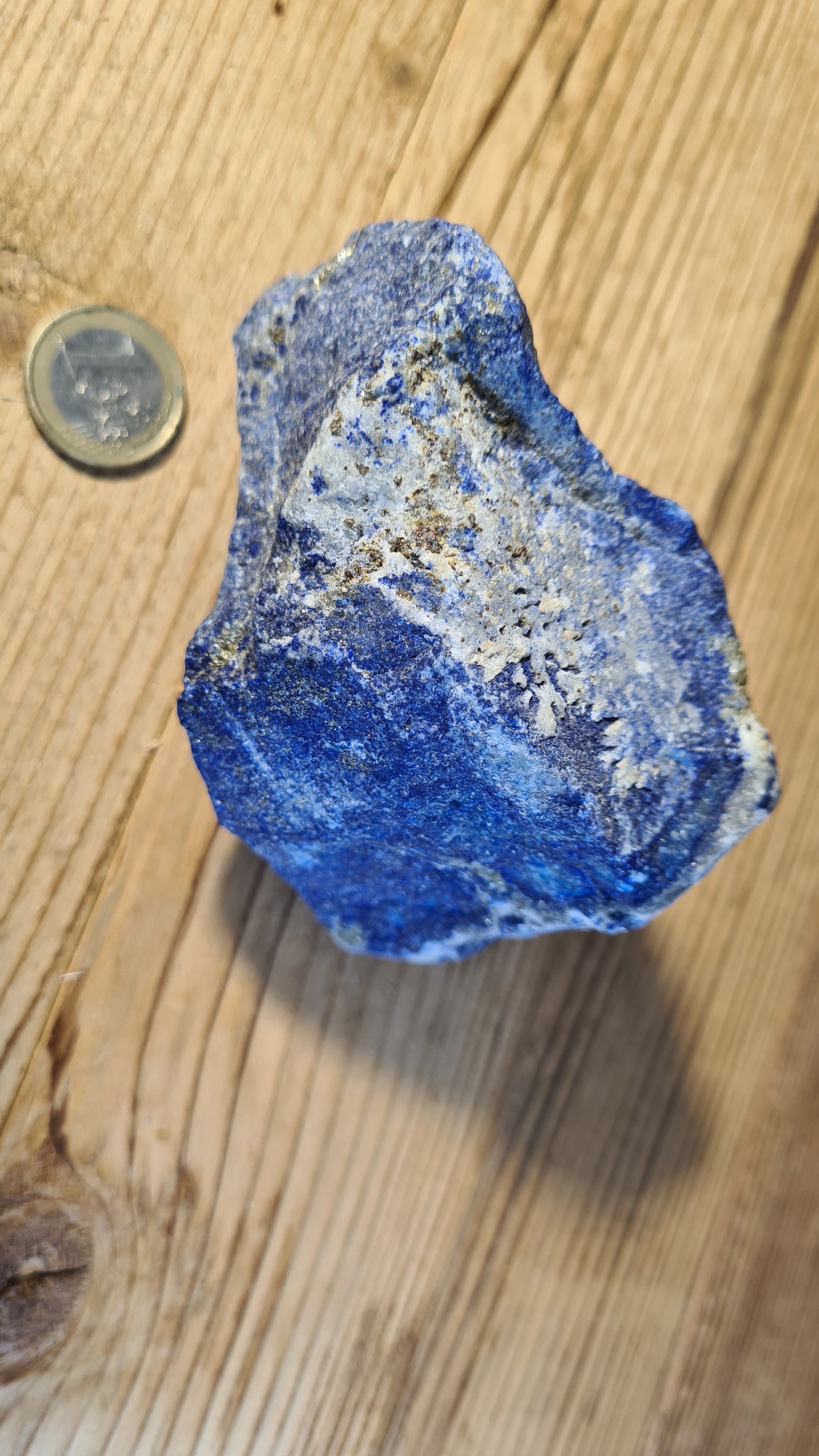 Pierre de lapis-lazuli brute de 555g