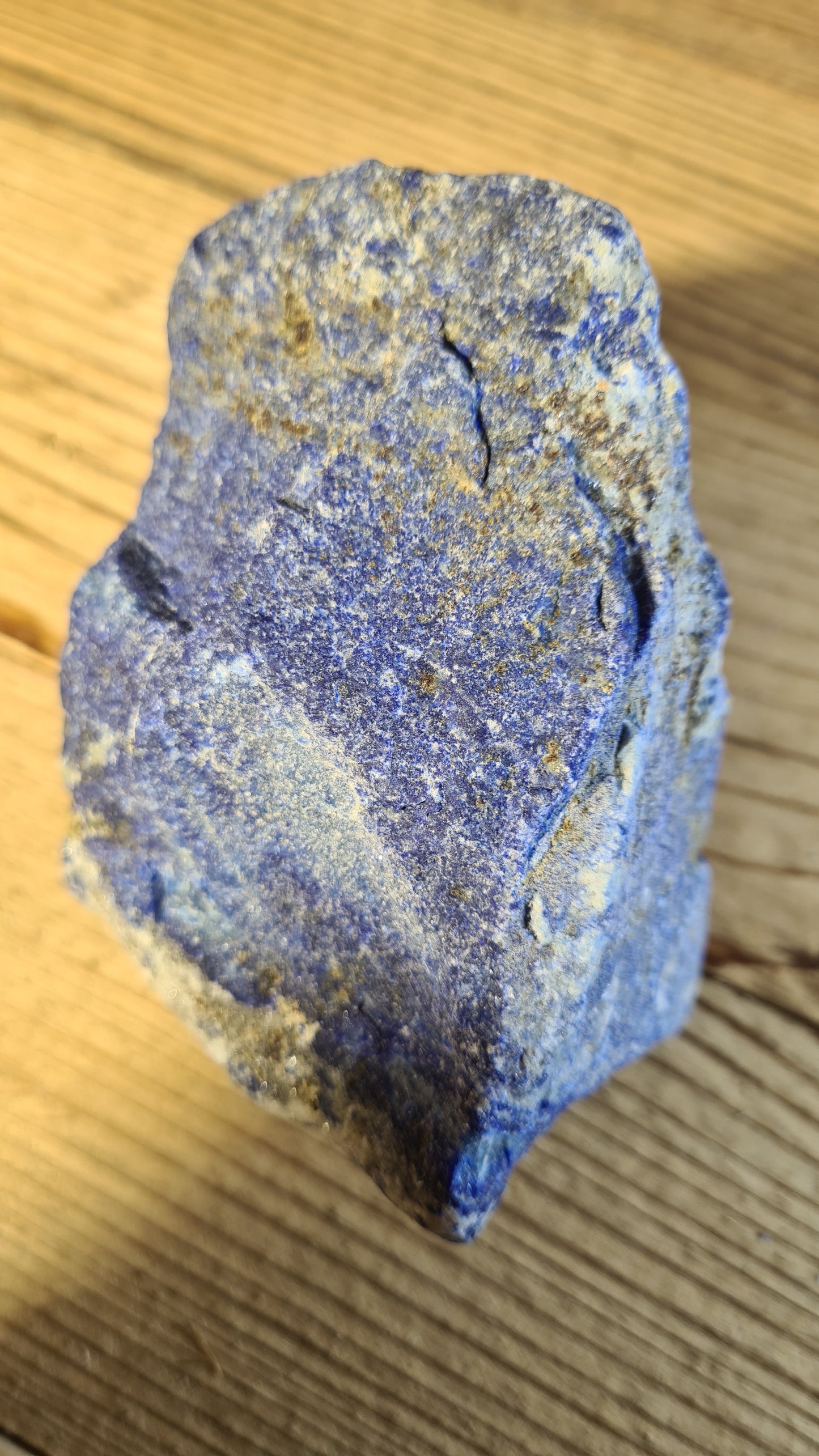 Pierre de lapis-lazuli brute de 555g