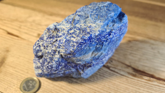 Pierre de lapis-lazuli brute de 646g