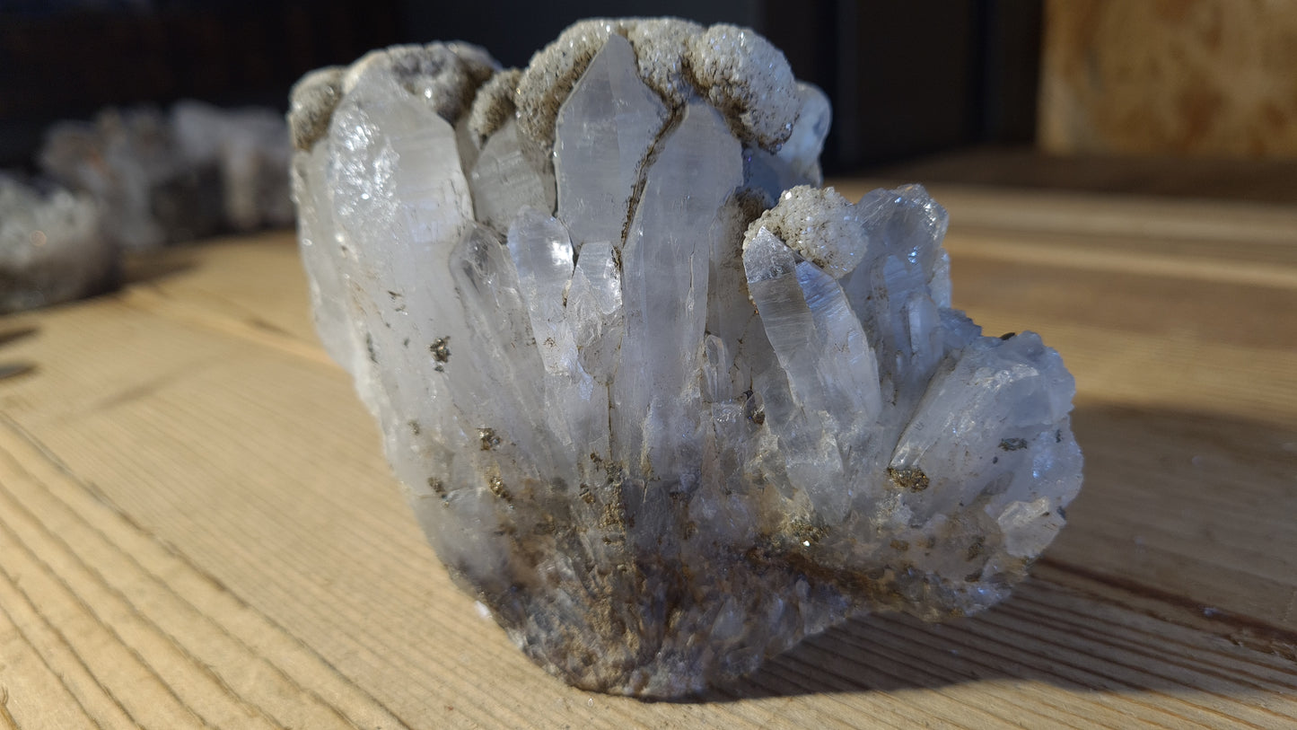 Amas de cristaux quartz, de calcite et de marcassite, 602g, 12x9cm