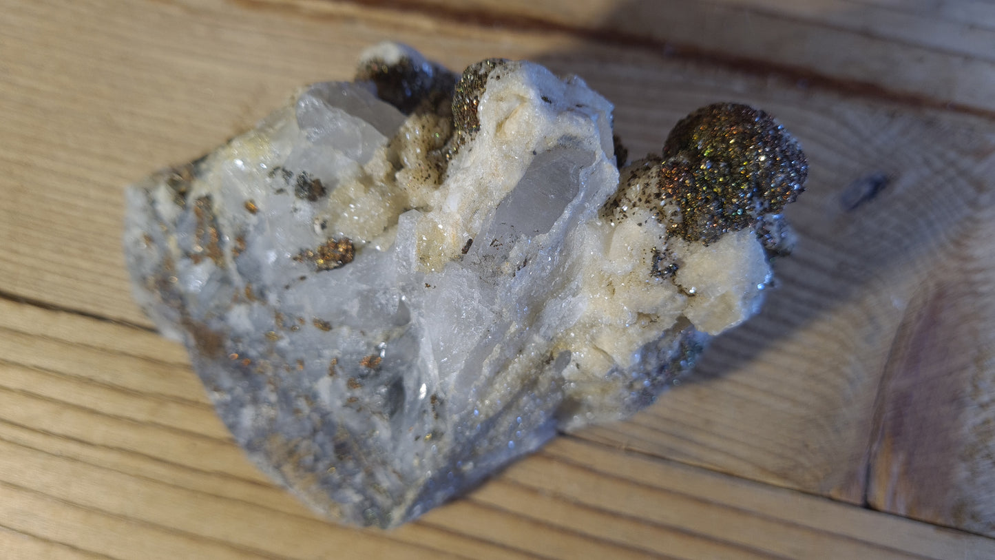 Amas de cristaux quartz, de calcite et de marcassite, 602g, 12x9cm