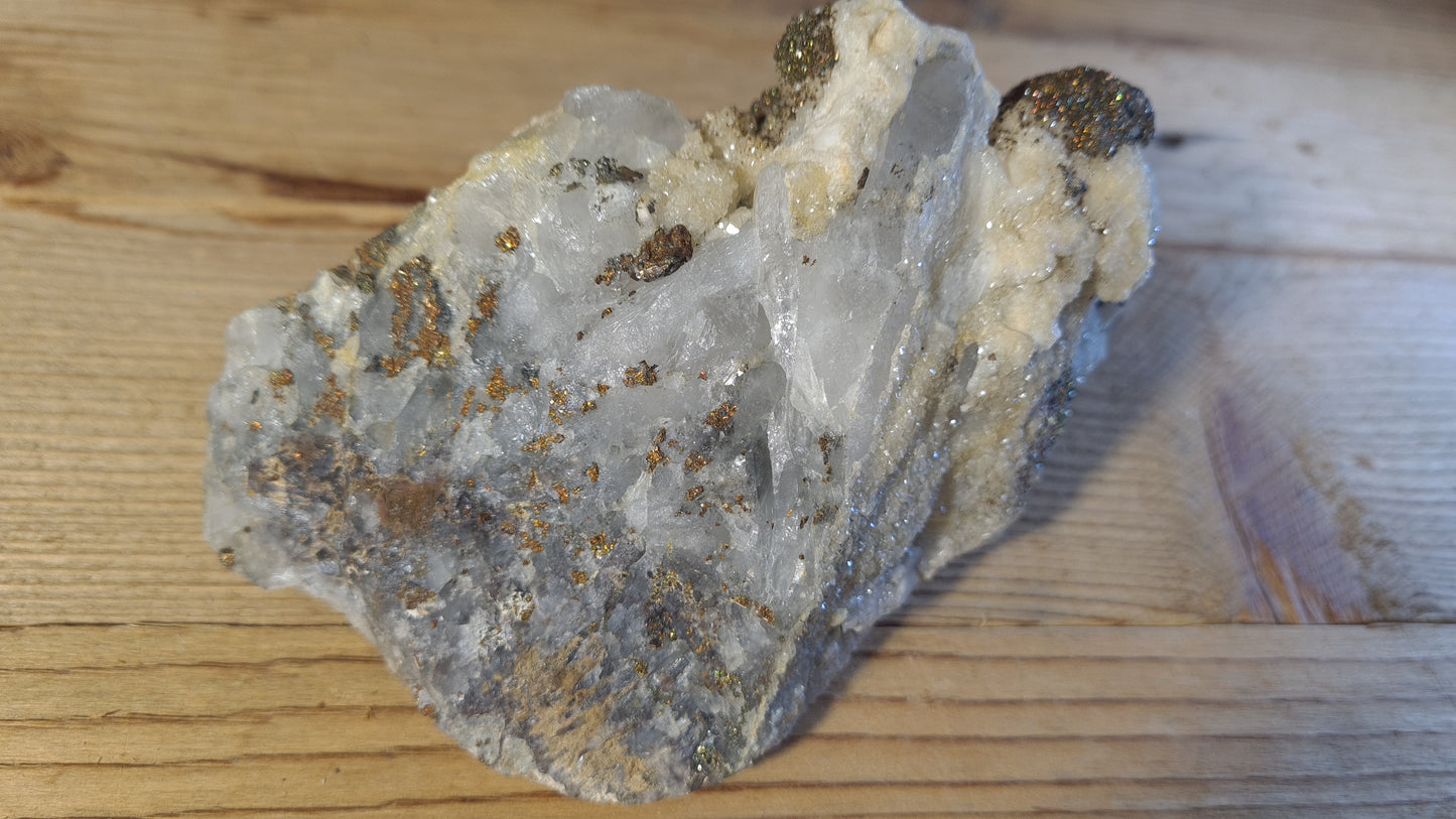 Amas de cristaux quartz, de calcite et de marcassite, 602g, 12x9cm