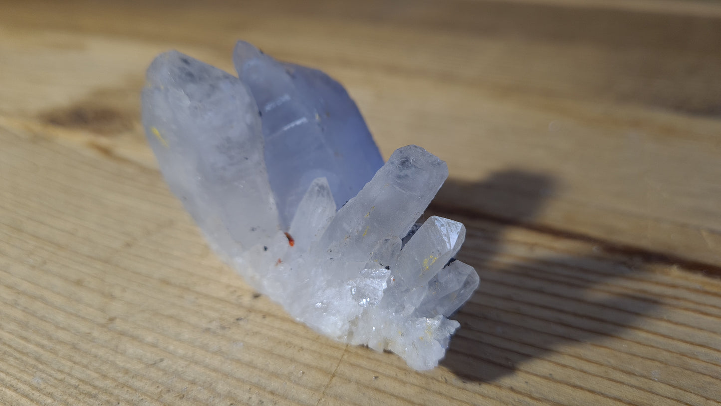 Amas de cristaux quartz, réalgar, arsenic, 81g, 6.5x3.5cm