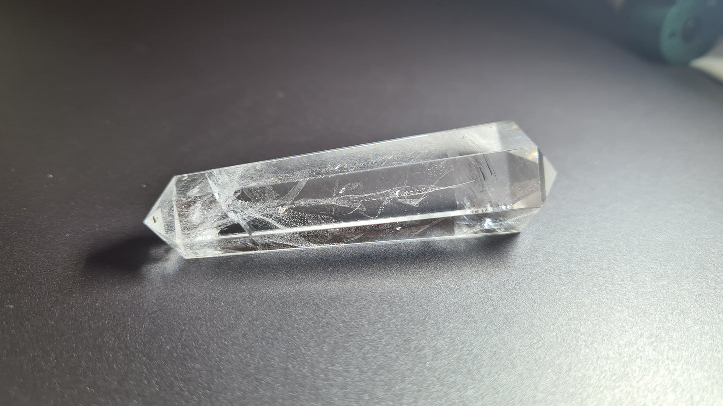 Cristal de quartz - 6 faces - 7.5 x 2.1 cm - 35.7 g