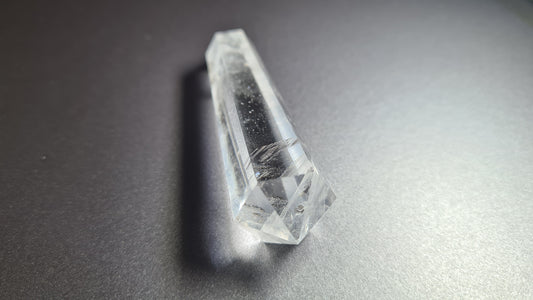 Cristal de quartz - 6 faces - 7.5 x 2.1 cm - 35.7 g