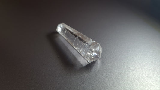 Cristal de quartz - 6 faces - 6.8 x 1.8 cm - 25.4 g