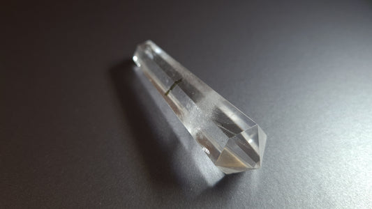 Cristal de quartz - 6 faces - 7.2 x 1.9 cm - 27.5 g