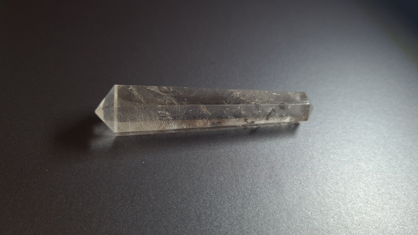 Cristal de quartz (fumé)- 6 faces - 6.8 x 1.6 cm - 19.8 g