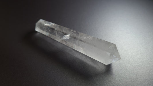 Cristal de quartz - 6 faces - 8.3 x 1.9 cm - 34 g