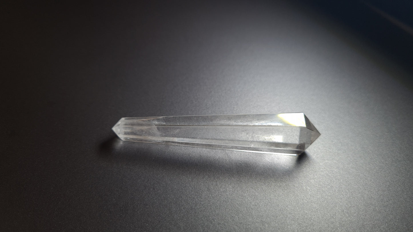 Cristal de quartz - 6 faces - 7.6 x 1.6 cm - 20 g