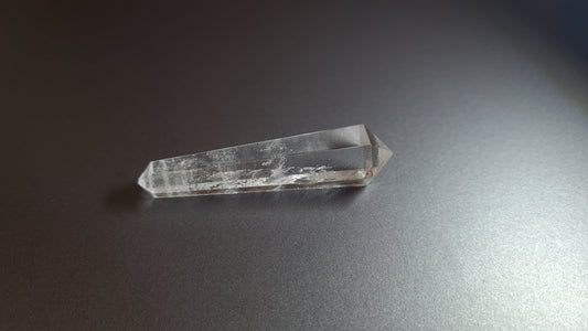 Cristal de quartz - 6 faces - 6.9 x 1.7 cm - 20.6 g