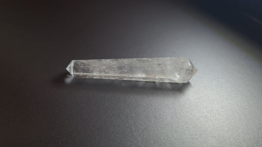 Cristal de quartz - 6 faces - 7.7 x 1.5 cm - 20.9 g