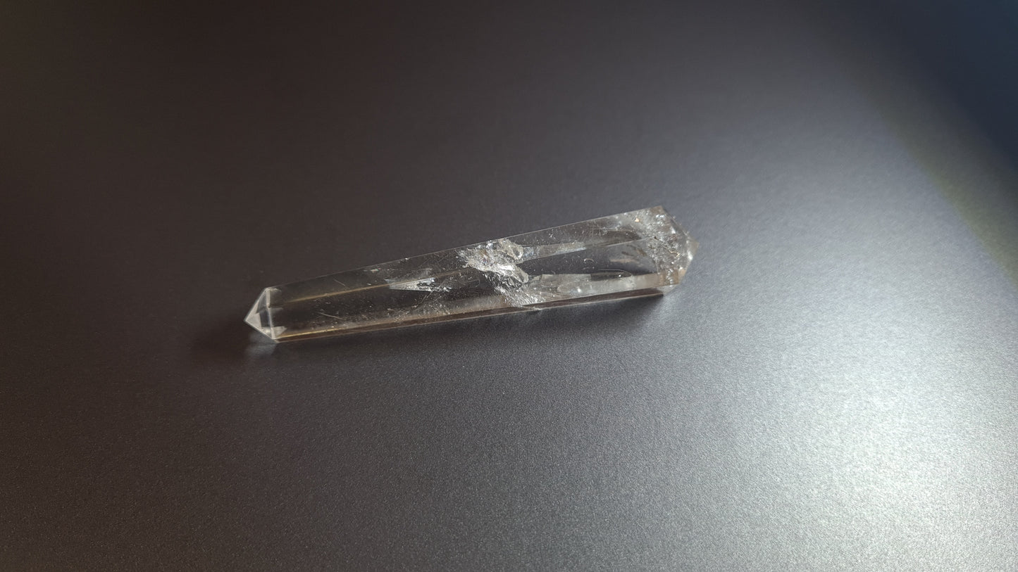 Cristal de quartz - 6 faces - 8.6 x 1.8 cm - 30.3 g