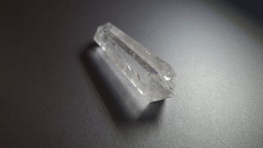 Cristal de quartz - 6 faces - 5.9 x 1.9 cm - 23.5 g