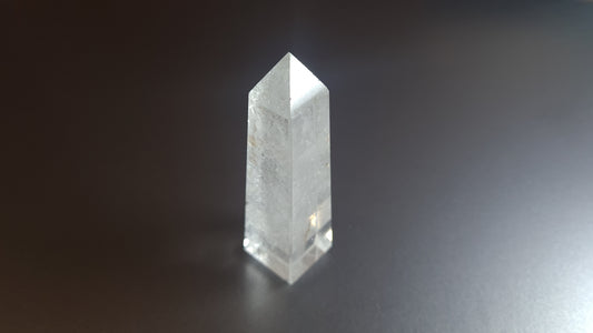 Tour de cristal de quartz 4 faces 8.5cm