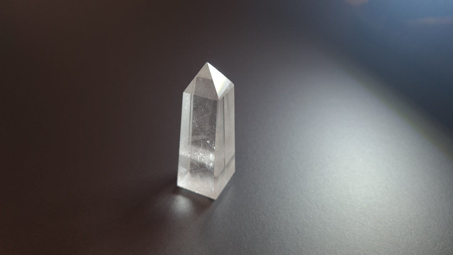 Tour de cristal de quartz 4 faces 6.3cm