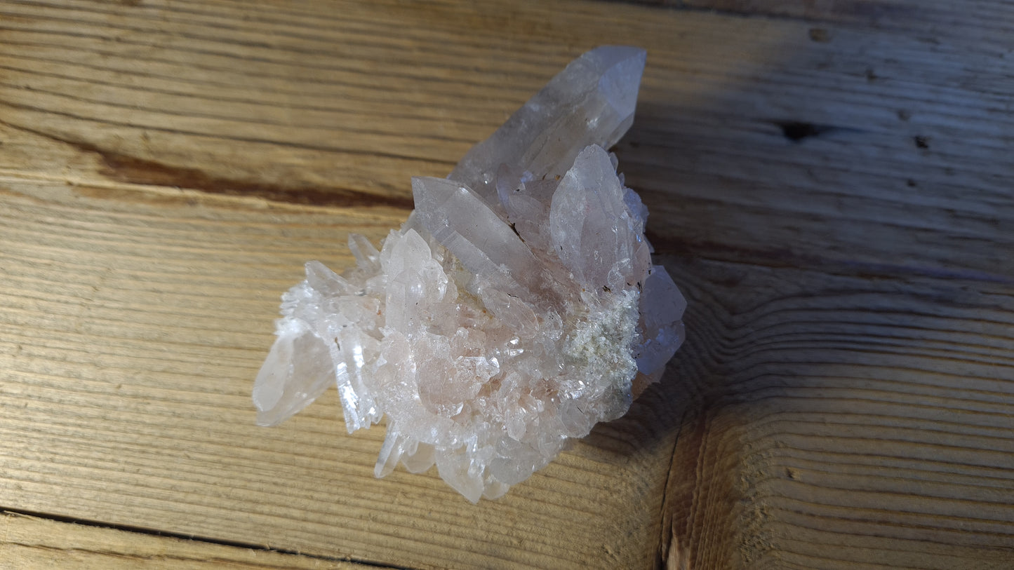 Amas de cristaux de roche / quartz 298g, 11x7cm