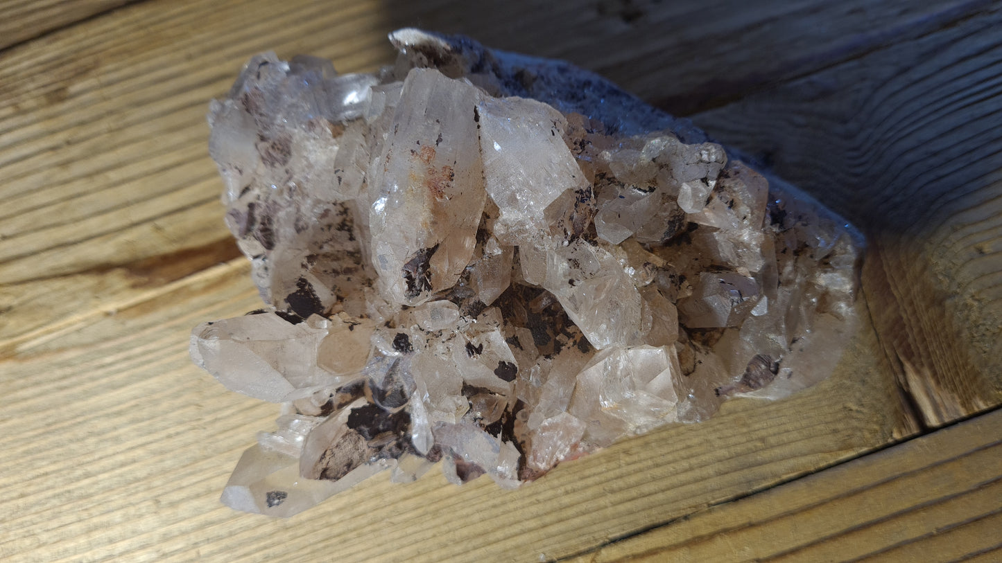 Amas de cristaux de roche / quartz 579g, 13x10cm