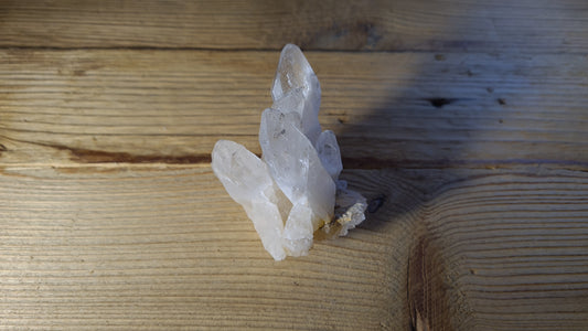 Amas de cristaux de roche / quartz 156g, 7x7cm