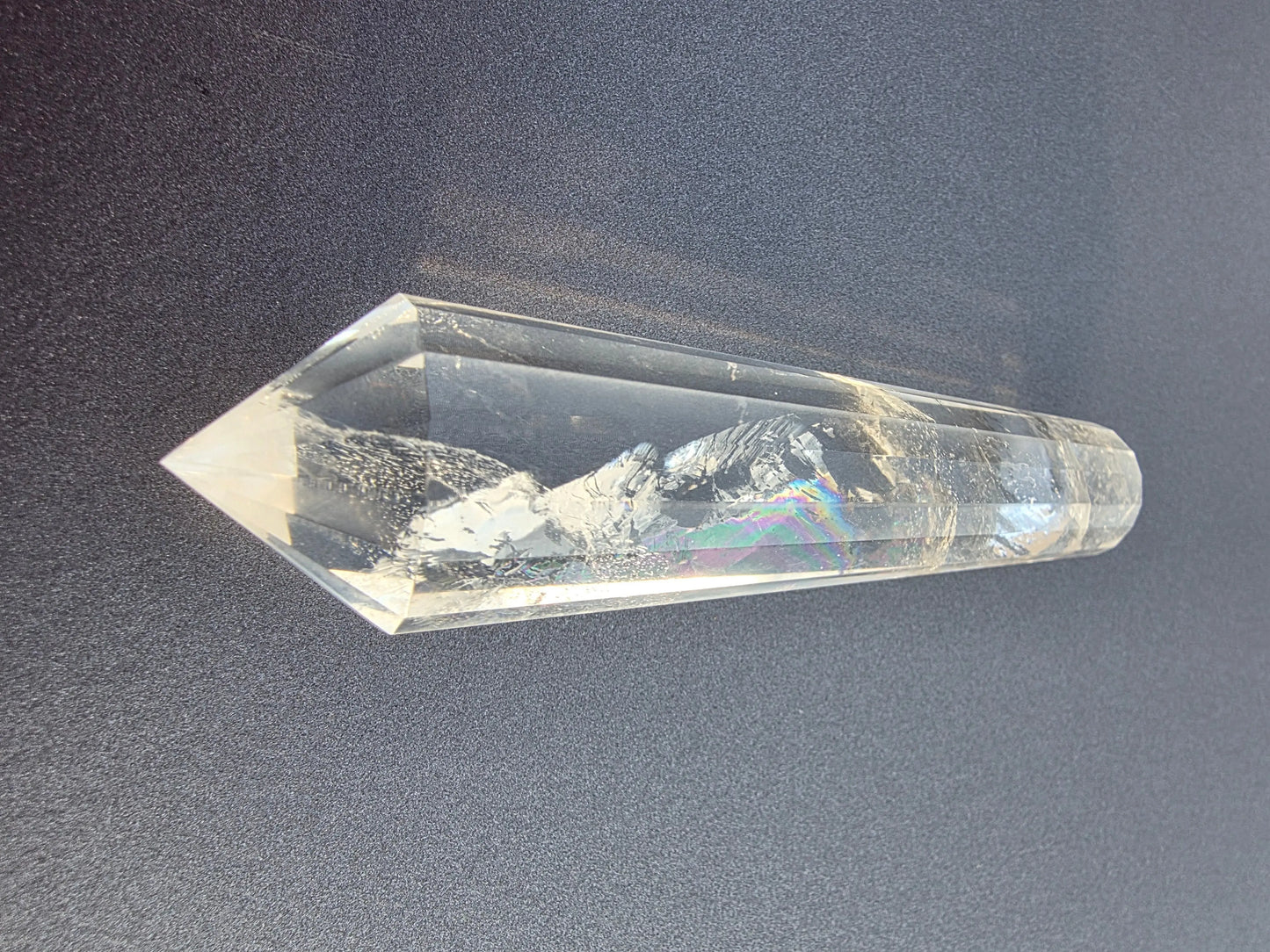 Cristal de quartz (arc en ciel) - 16 facettes - 11.4 x 2.5 cm - 97.4g Ma boutique
