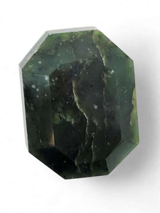 Pierre facetée en jade néphrite du Canada