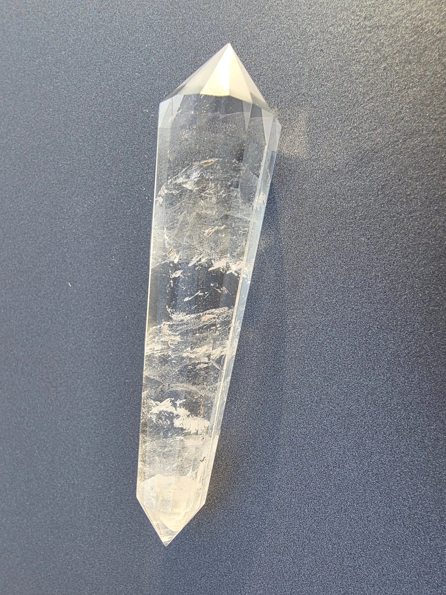 Cristal de quartz - 16 facettes - 10.9 x 2.4 cm - 81.4g Ma boutique