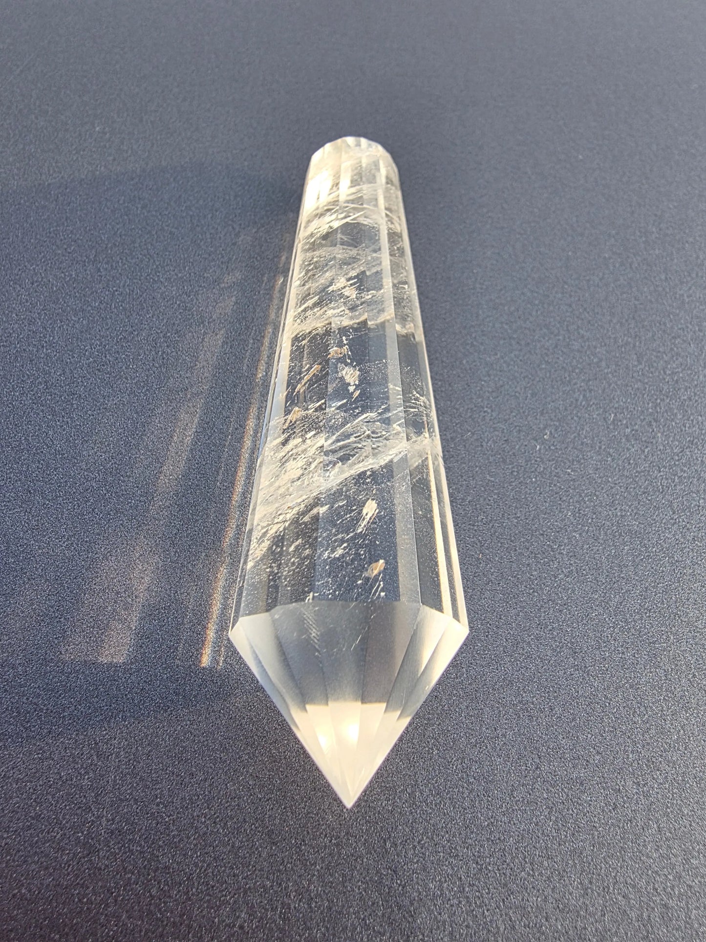 Cristal de quartz - 16 facettes - 10.9 x 2.4 cm - 81.4g Ma boutique