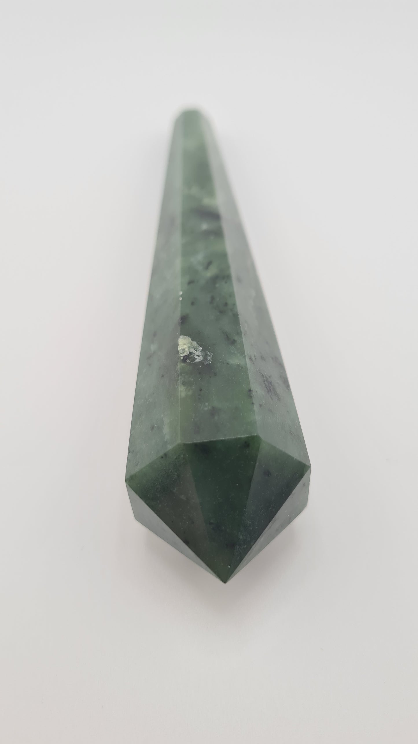 Vogel en jade néphrite du Canada