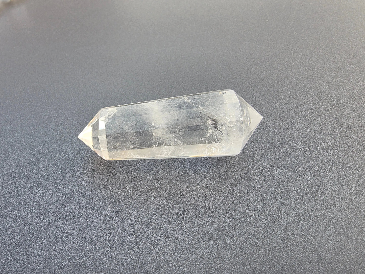 Cristal de quartz - 12 facettes - 6.7 x 2.3 cm - 55.3g Ma boutique