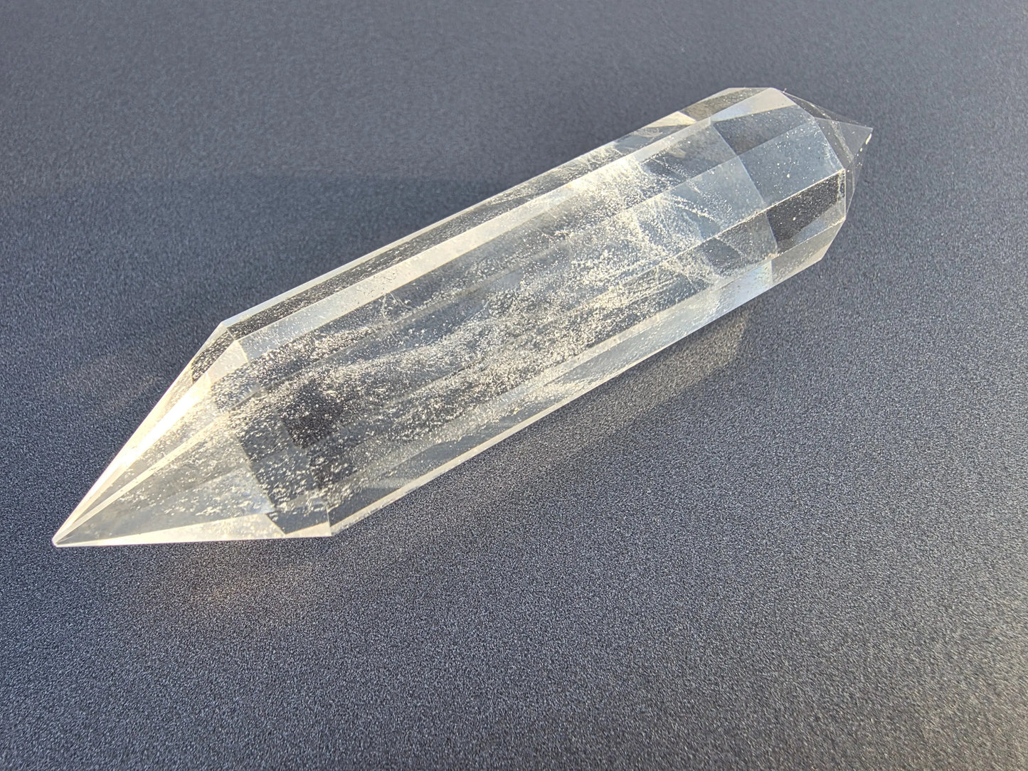 Cristal de quartz - 12 facettes - 10 x 2.2 cm - 74g Ma boutique