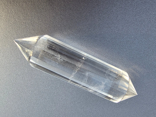 Cristal de quartz - 23 facettes - 9.6 x 2.3 cm - 85.1g Ma boutique