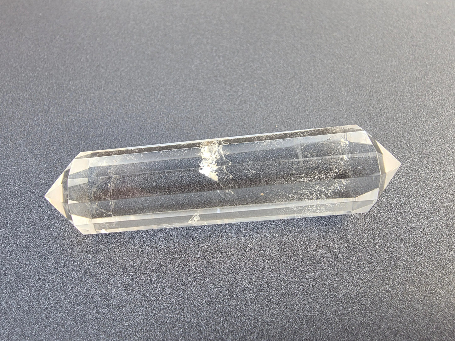 Cristal de quartz - 12 facettes - 6.7 x 1.6 cm - 28.6g Ma boutique