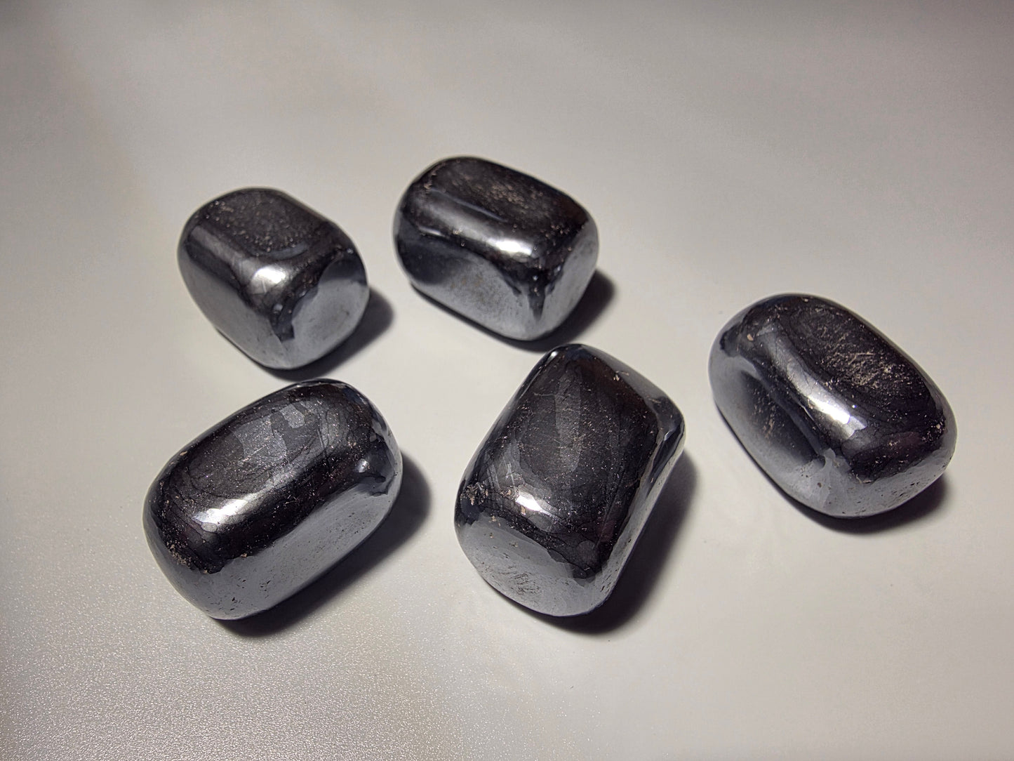 Pierre polie de shungite élite