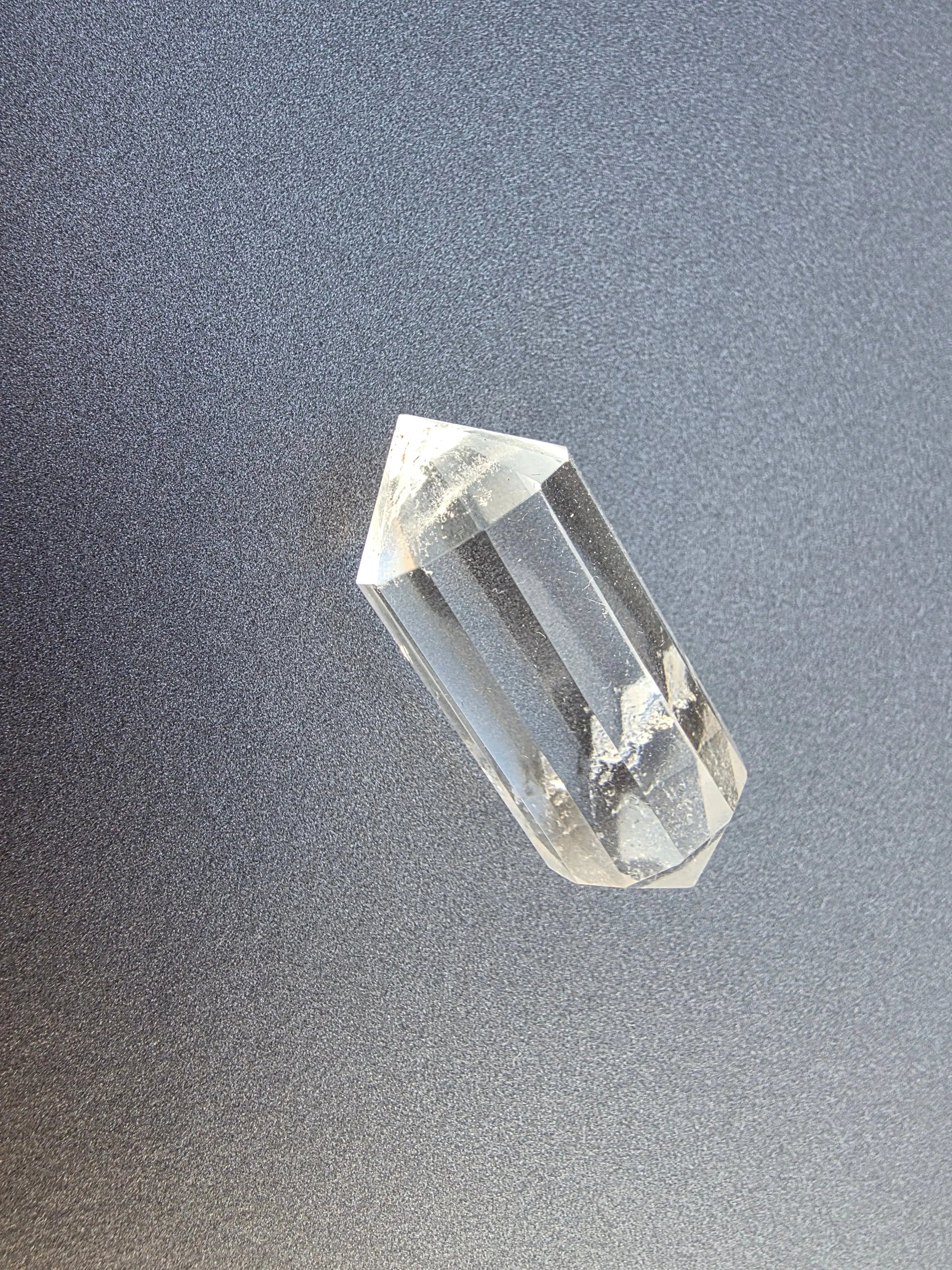 Cristal de quartz - 12 facettes - 4.2 x 1.6 cm - 18.3g Ma boutique