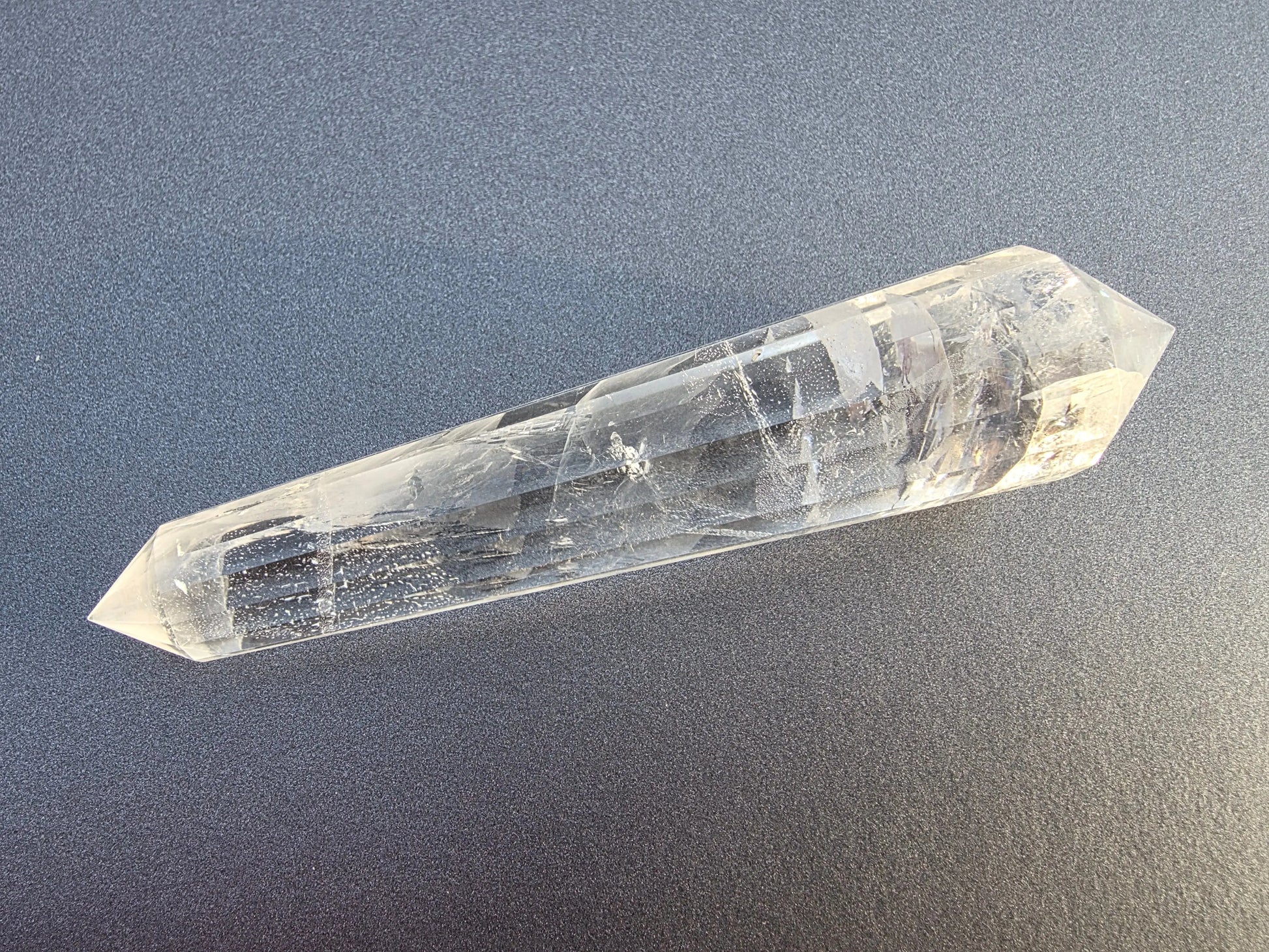 Cristal de quartz - 16 facettes - 11.3 x 2.3 cm - 77.6g Ma boutique