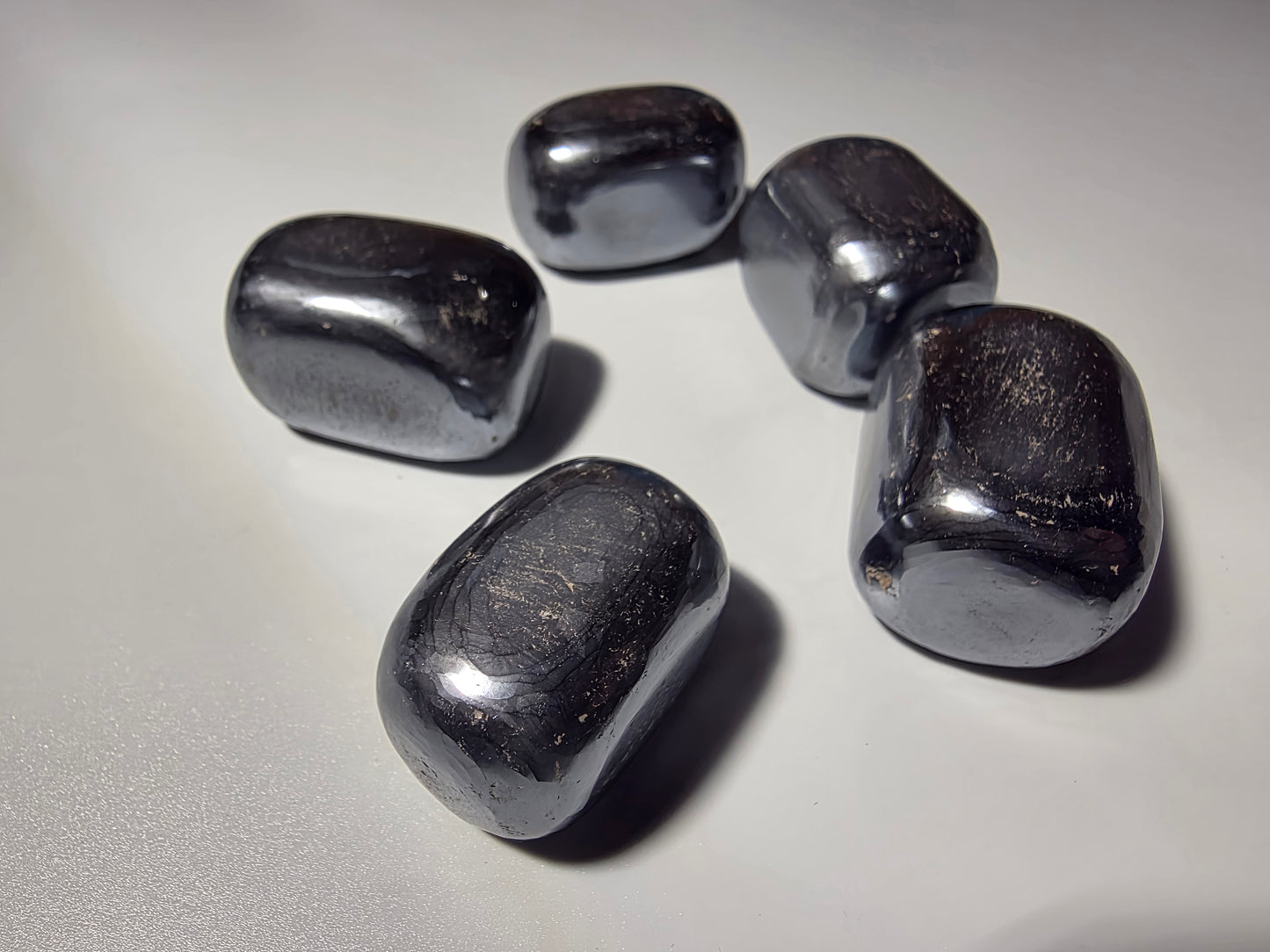 Pierre polie de shungite élite