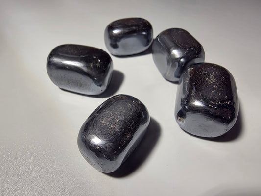 Pierre polie de shungite élite