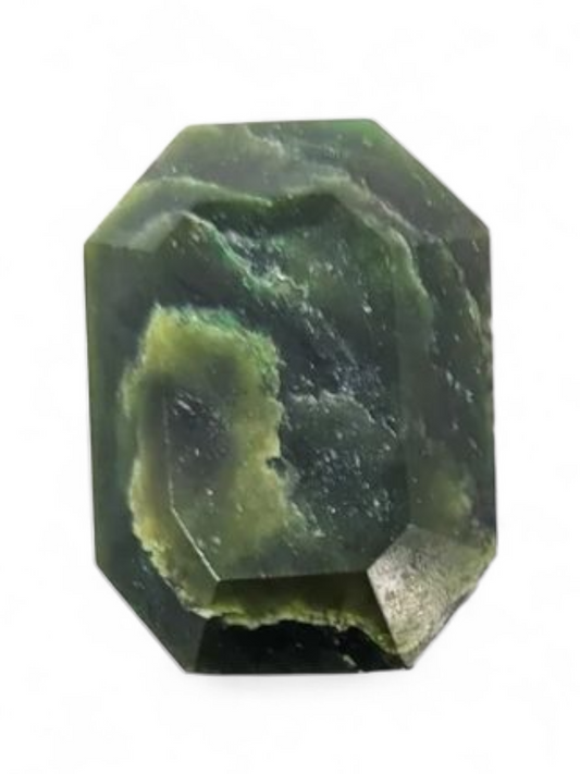 Pierre facetée en jade néphrite du Canada