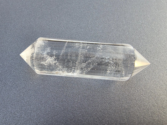 Cristal de quartz – 24 facettes - 6.6 x 1.8 cm - 36.8g Ma boutique
